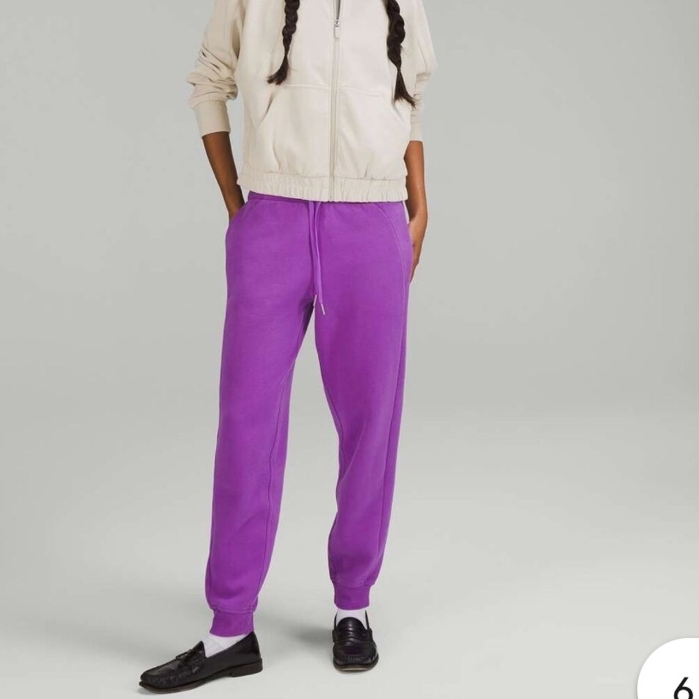 • Lululemon • Women Scuba High-Rise Jogger
Moonlit Magenta Purple 4